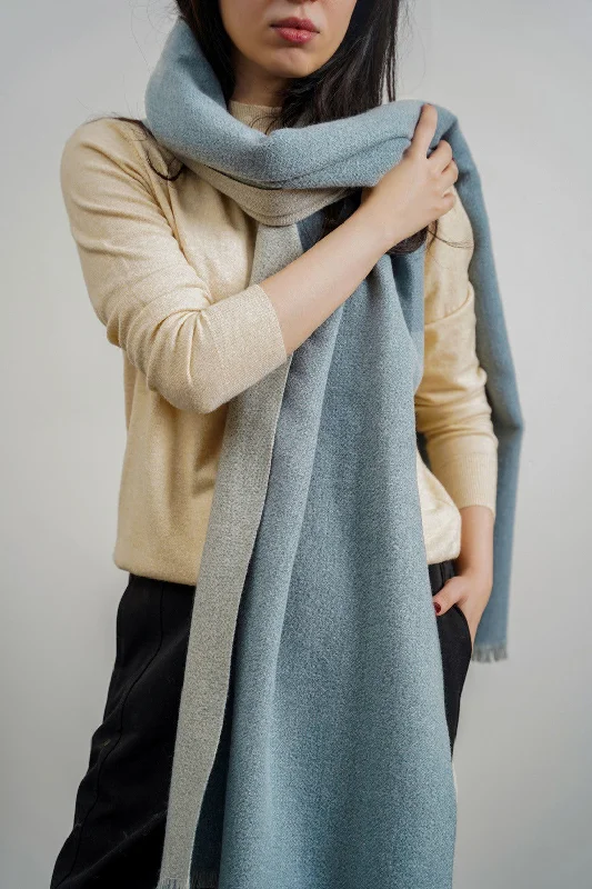 PLUSH REVERSIBLE SCARF