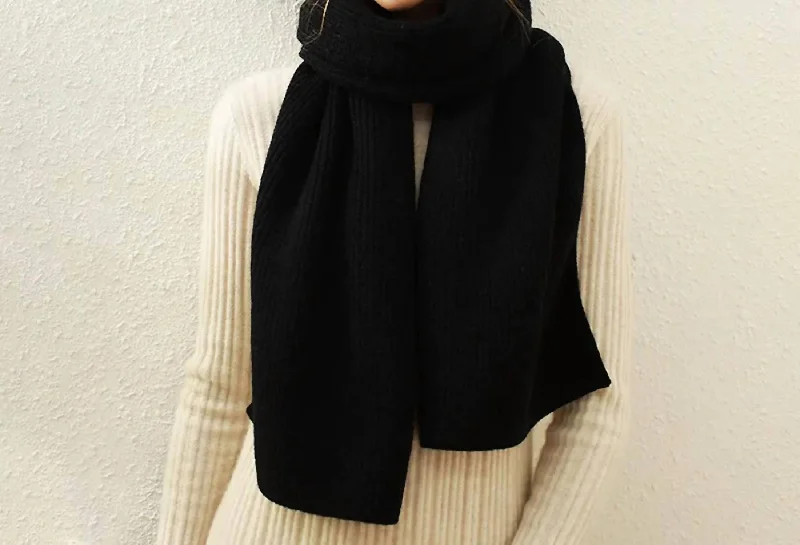 Knit Scarf In Black